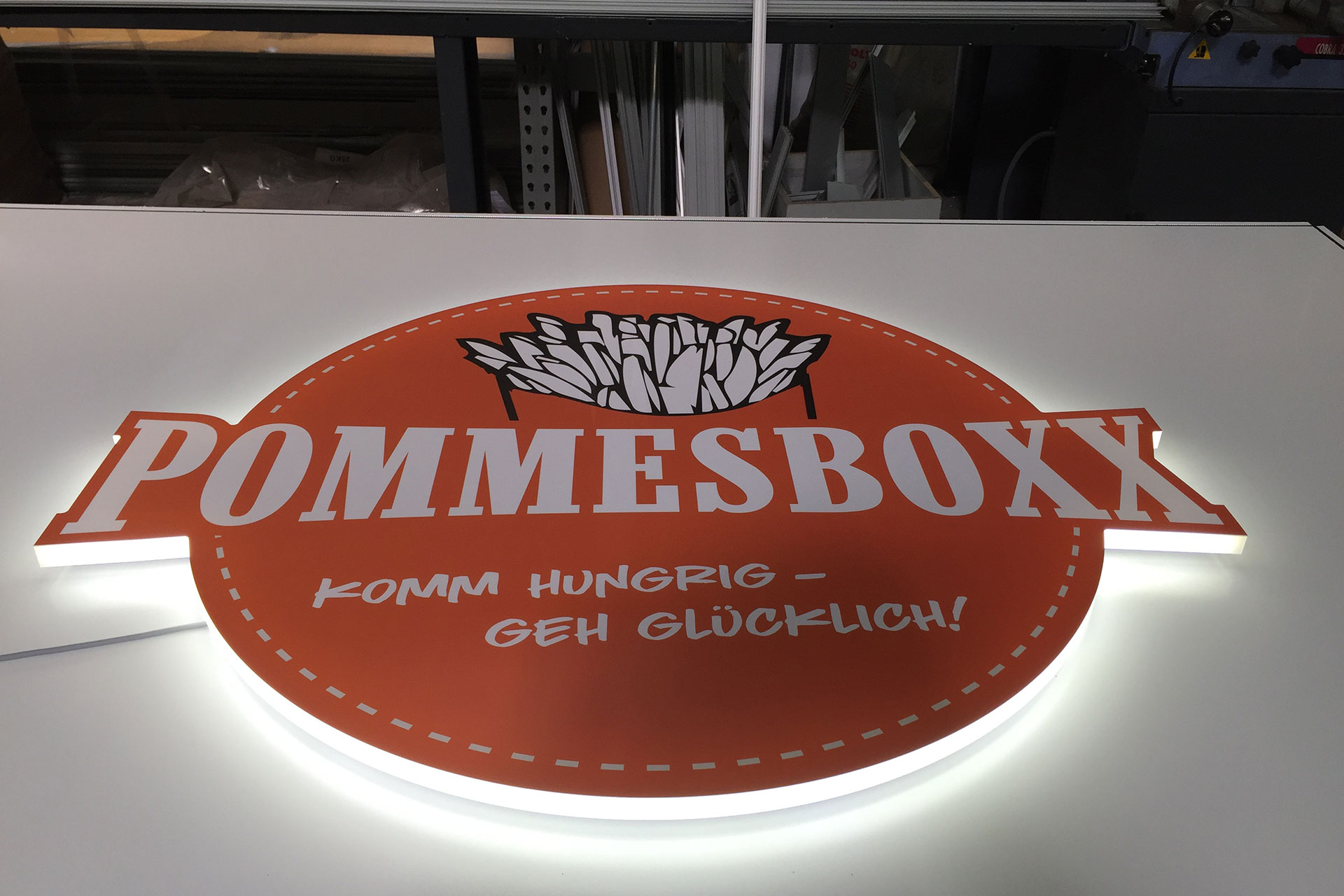 Logowerke_Pommesbox_1